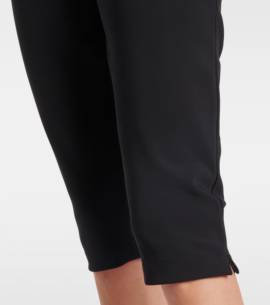 Rohe Cropped Casual Pants In Black