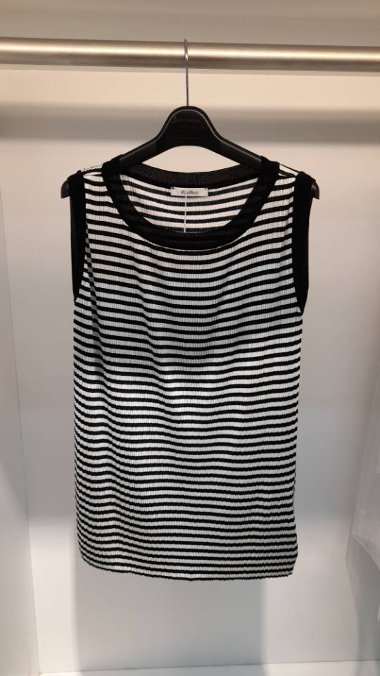 Max Mara Sleeveless Vest In Black