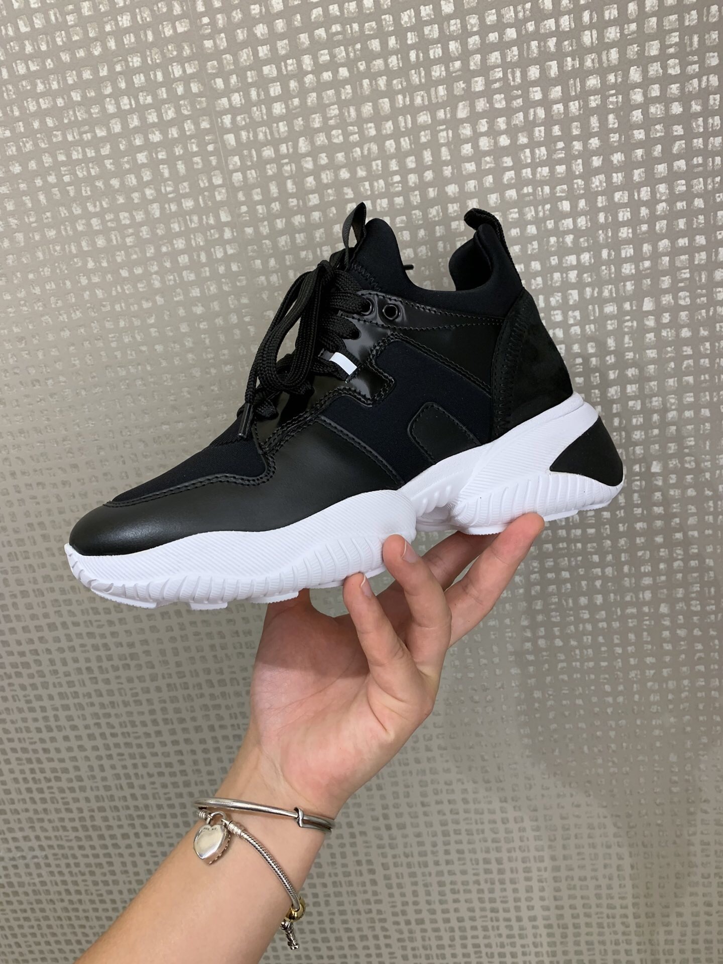 Hogan Interaction Low-top Sneakers In Black