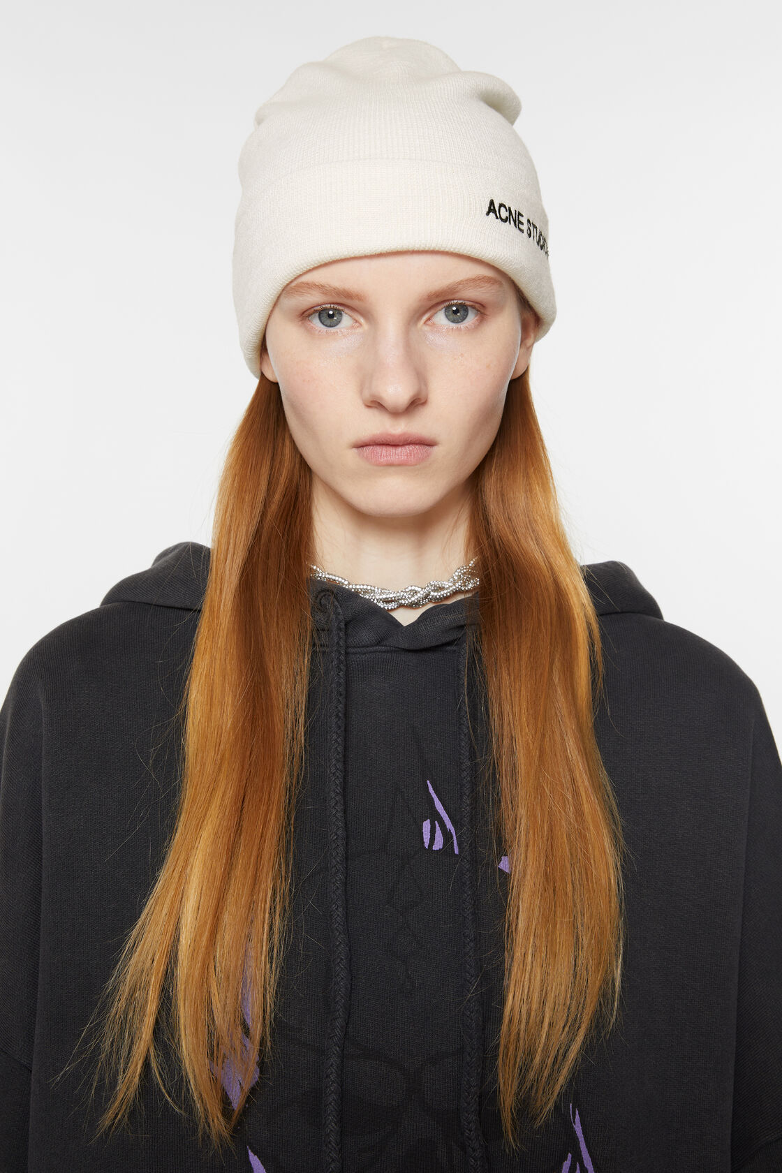 ACNE STUDIOS LOGO-EMBROIDERED BEANIE 