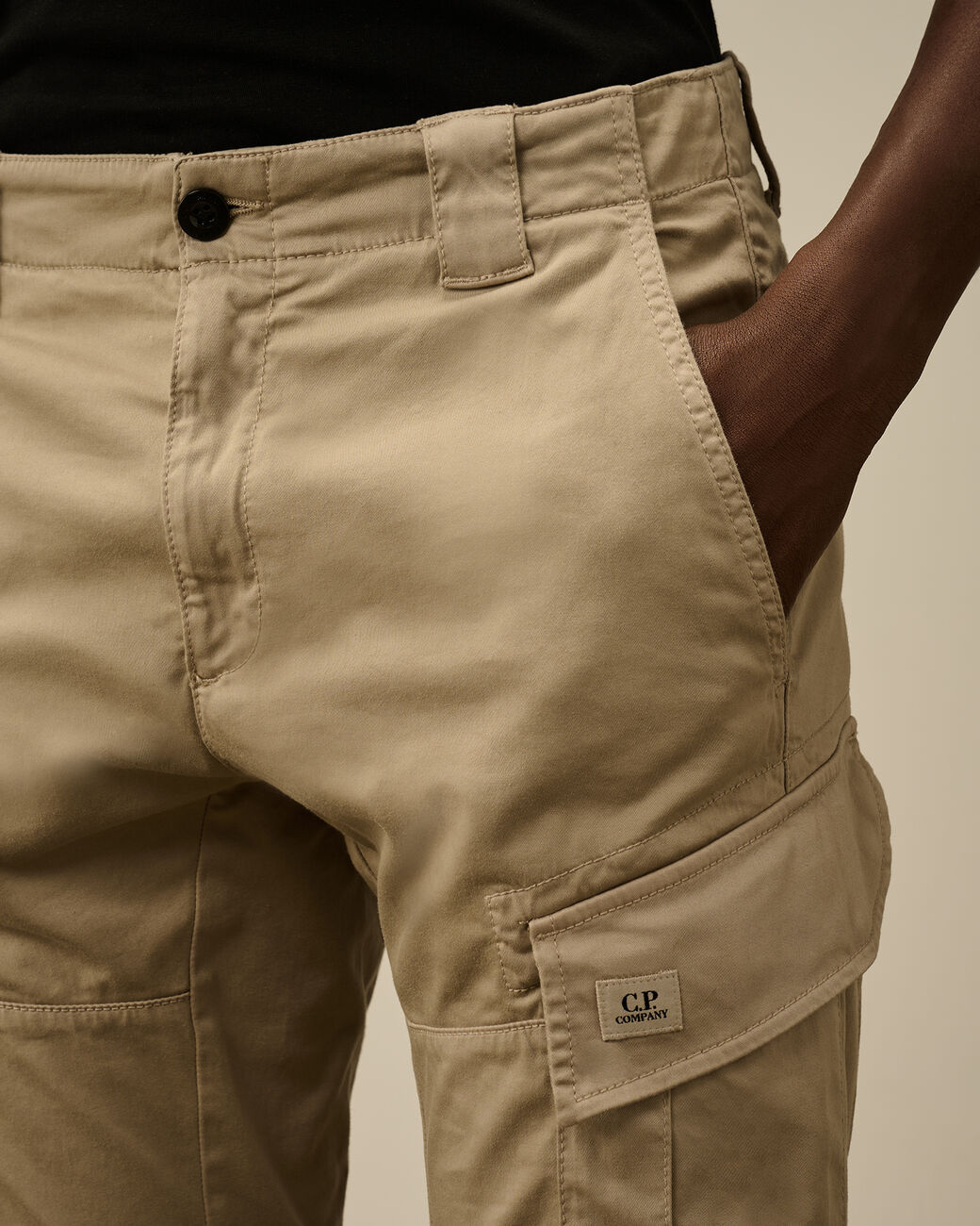 C.p. Company Sateen Stretch Cargo Lens Pants In Brown