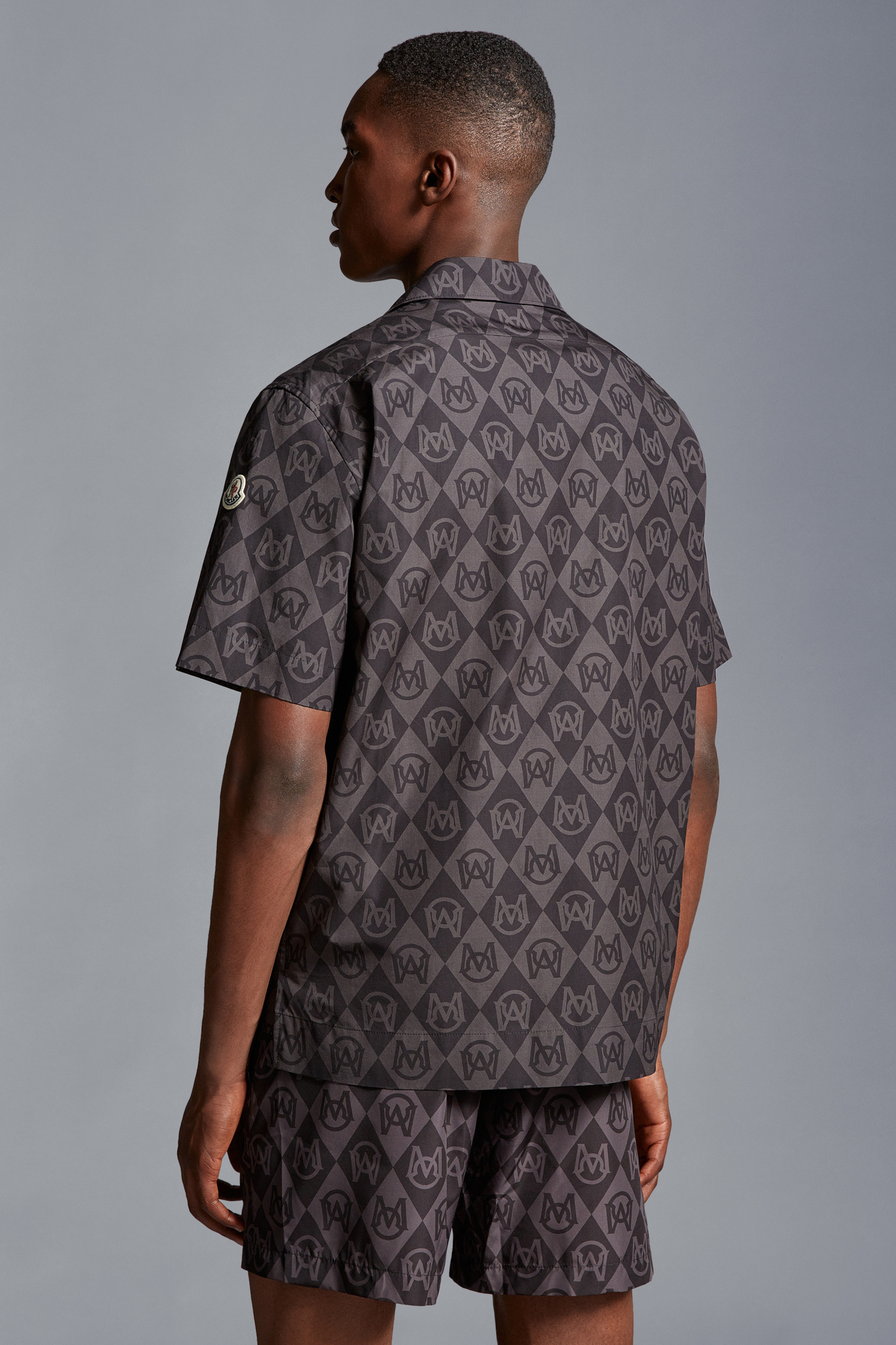 Moncler Short-sleeve Geometric-pattern Shirt In Black