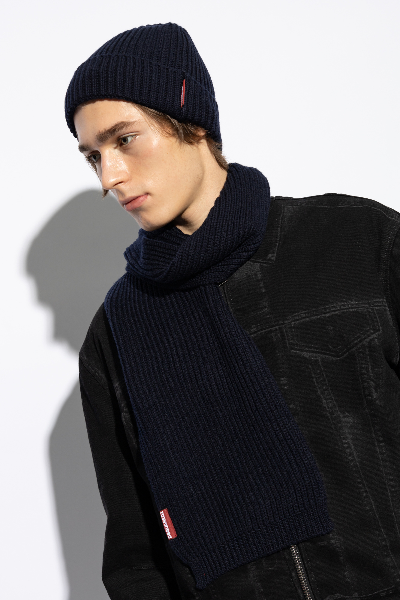 Dsquared2 Logo-tag Wool Scarf In Black