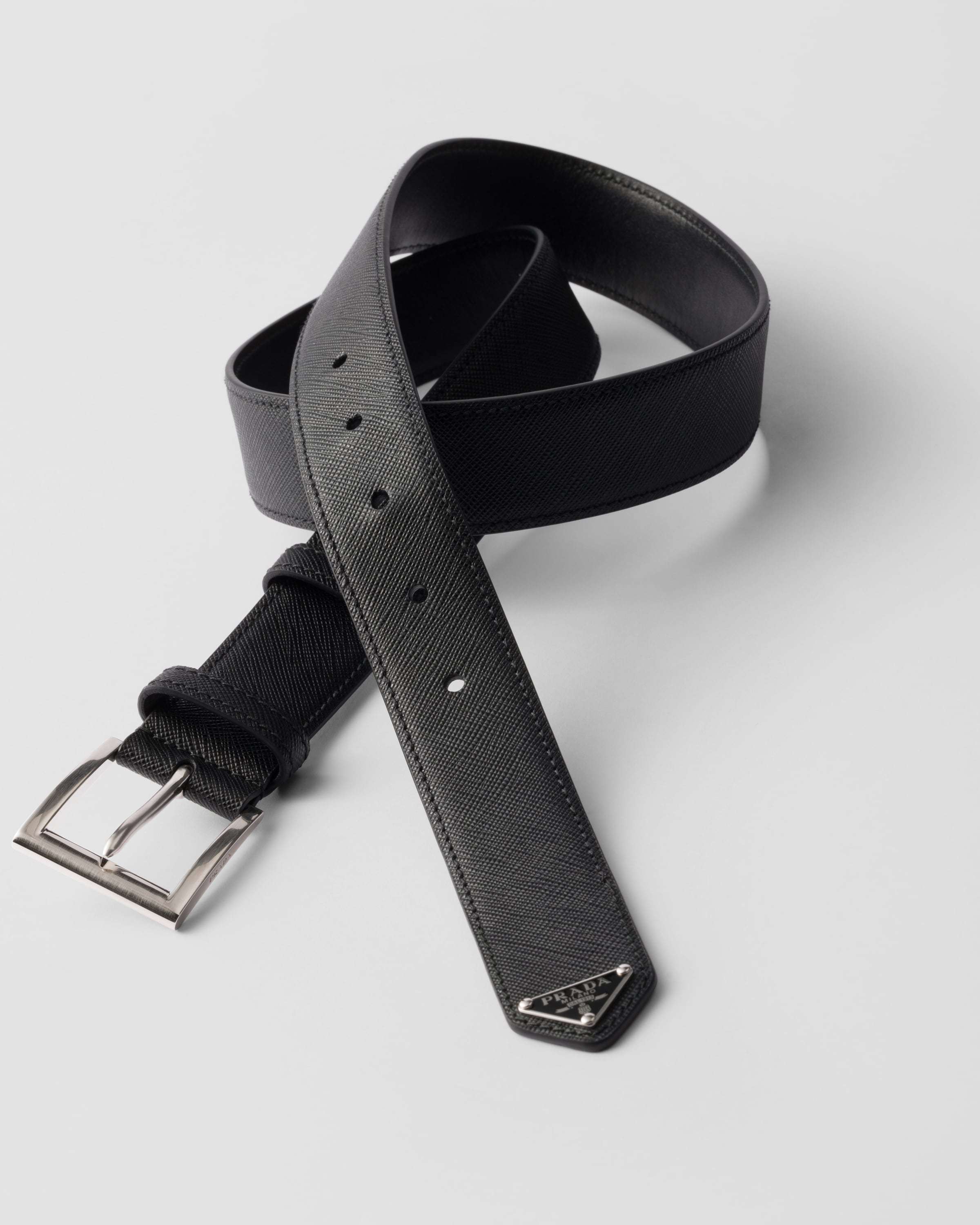 Prada Men Cintura In Pelle Saffiano Con Triangolo Logo In Black