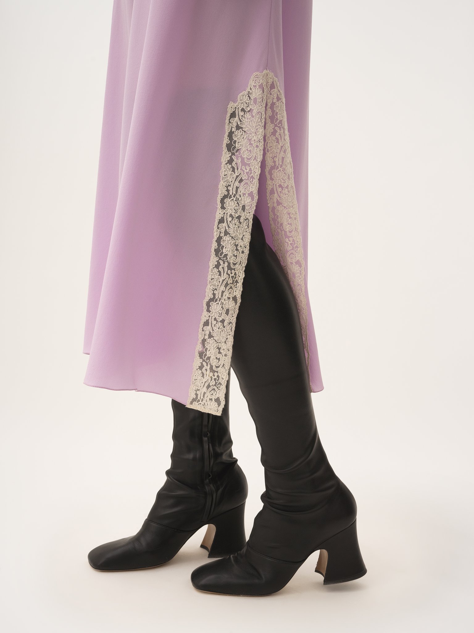 Chloé Lace-trimmed Organic Silk Crepe De Chine Maxi Dress In Purple