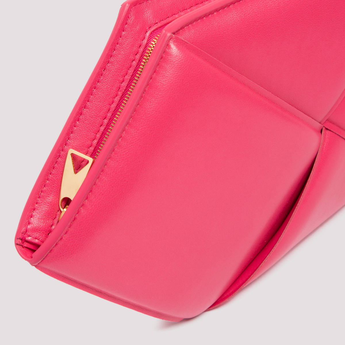 Bottega Veneta Maxi Intrecciato Zipped Clutch In Red