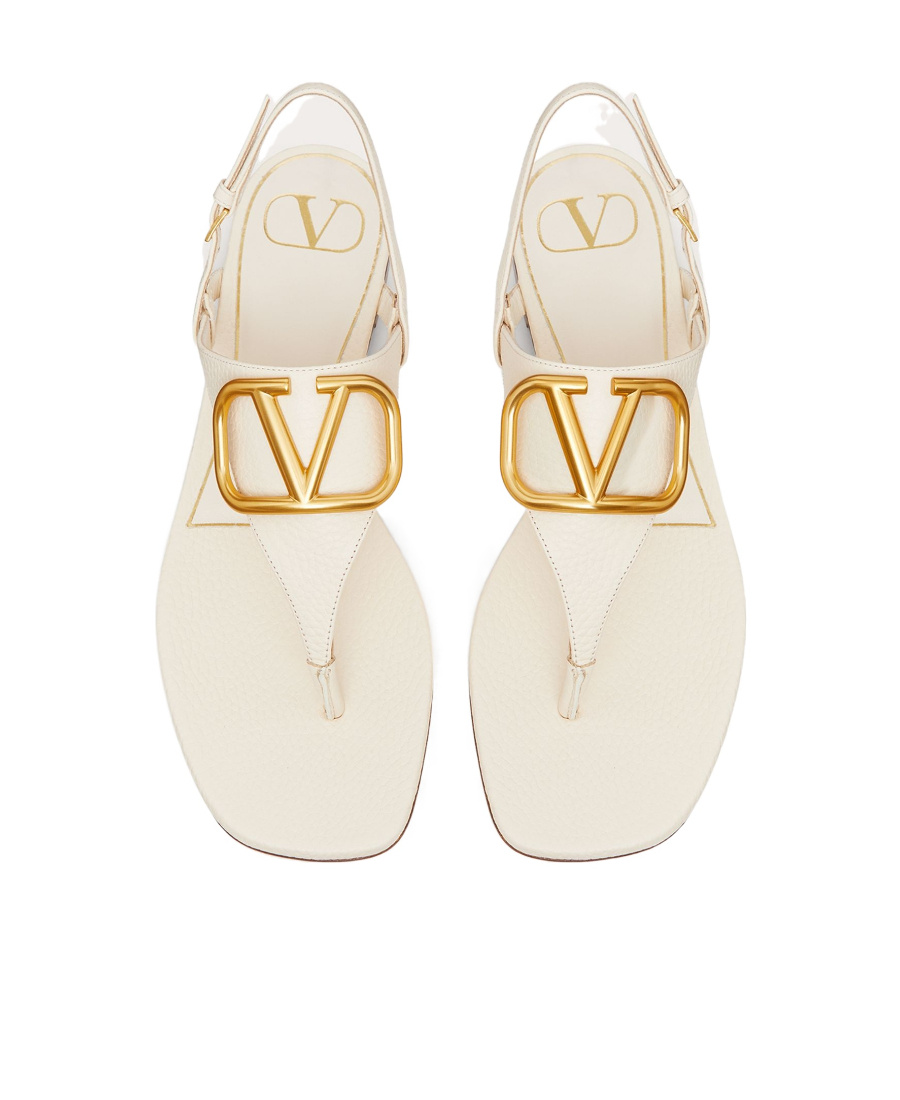 Valentino Garavani Vlogo Signature Sandals With Textured Leather Finish And Gold-tone Detail In Nude