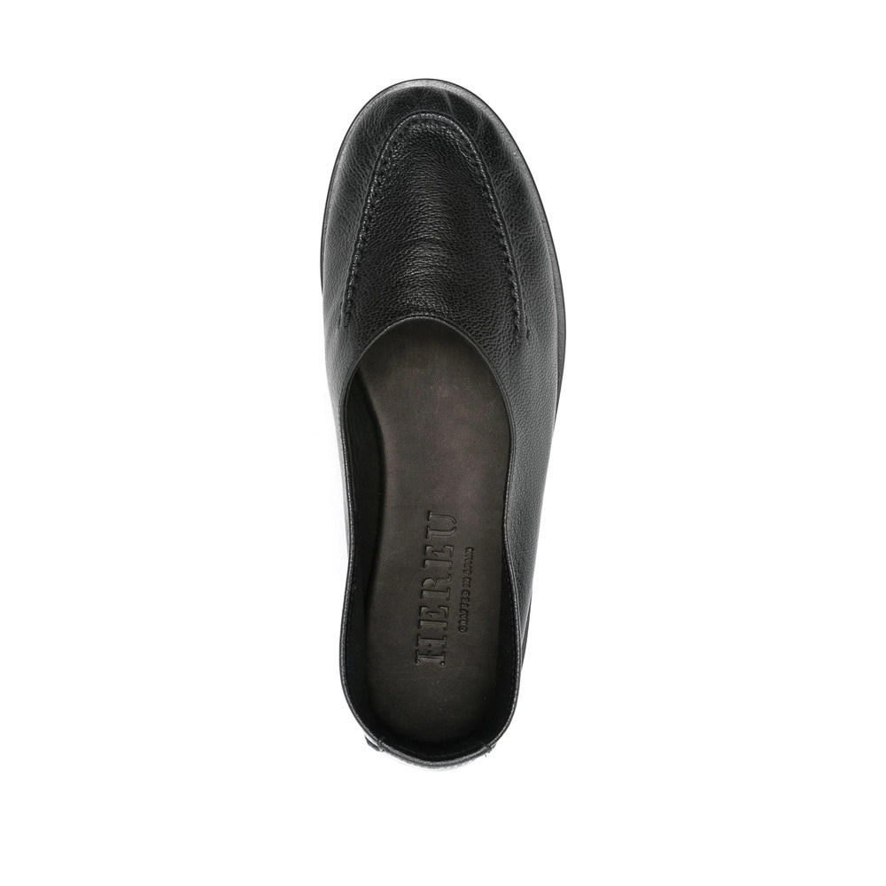 Hereu Round Toe Flat Shoes In Black