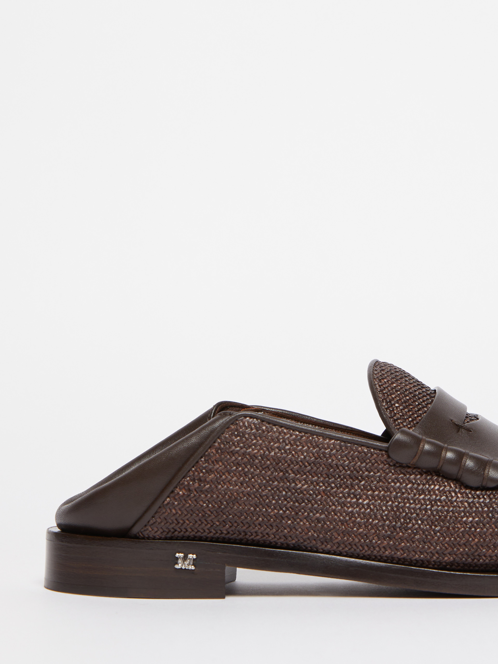 Max Mara Round Toe Loafers In Black