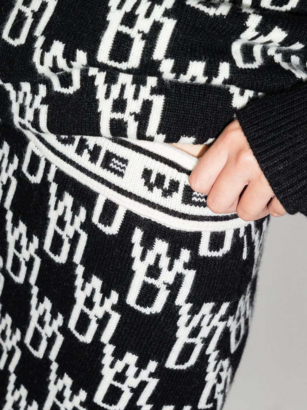 We11 Done All-over Logo Knitted Minskirt In Black