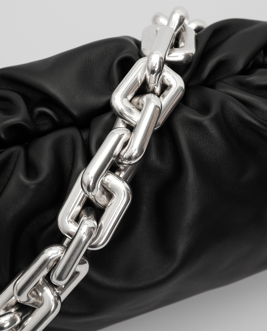 Bottega Veneta The Chain Pouch Shoulder Bag In Black
