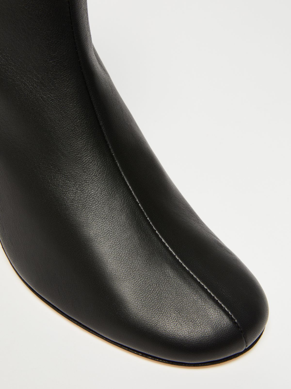 Weekend Max Mara Round-head Short Boots In Black