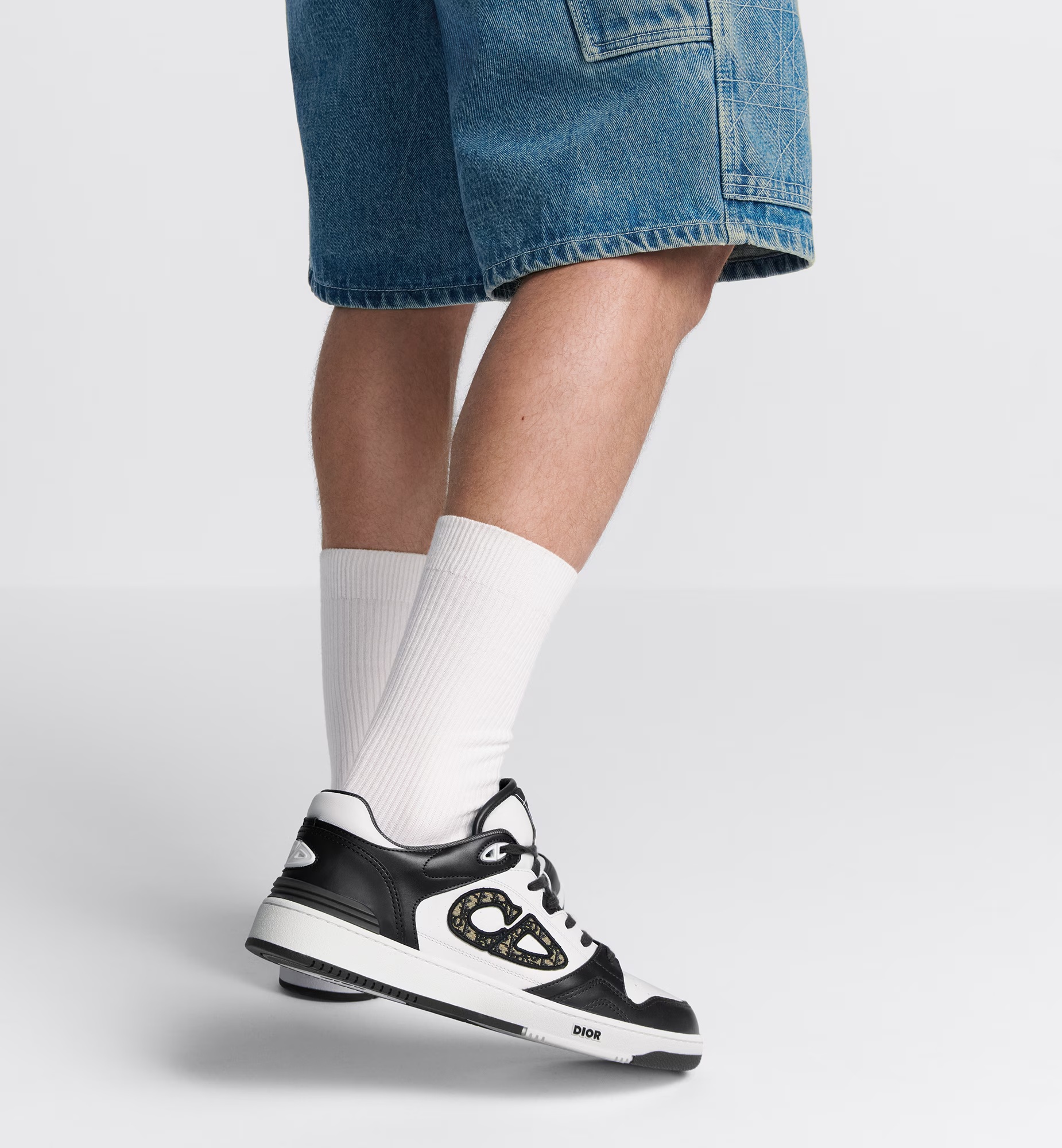 Shop Dior B57 Low-cut Sneakers In Black