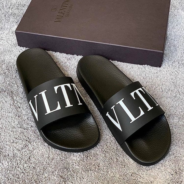 Valentino Vltn Slippers In Black