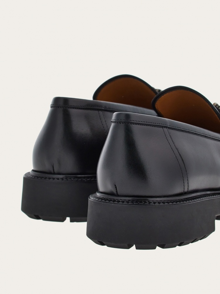 Ferragamo Gancini-plaque Patent Loafers In Black