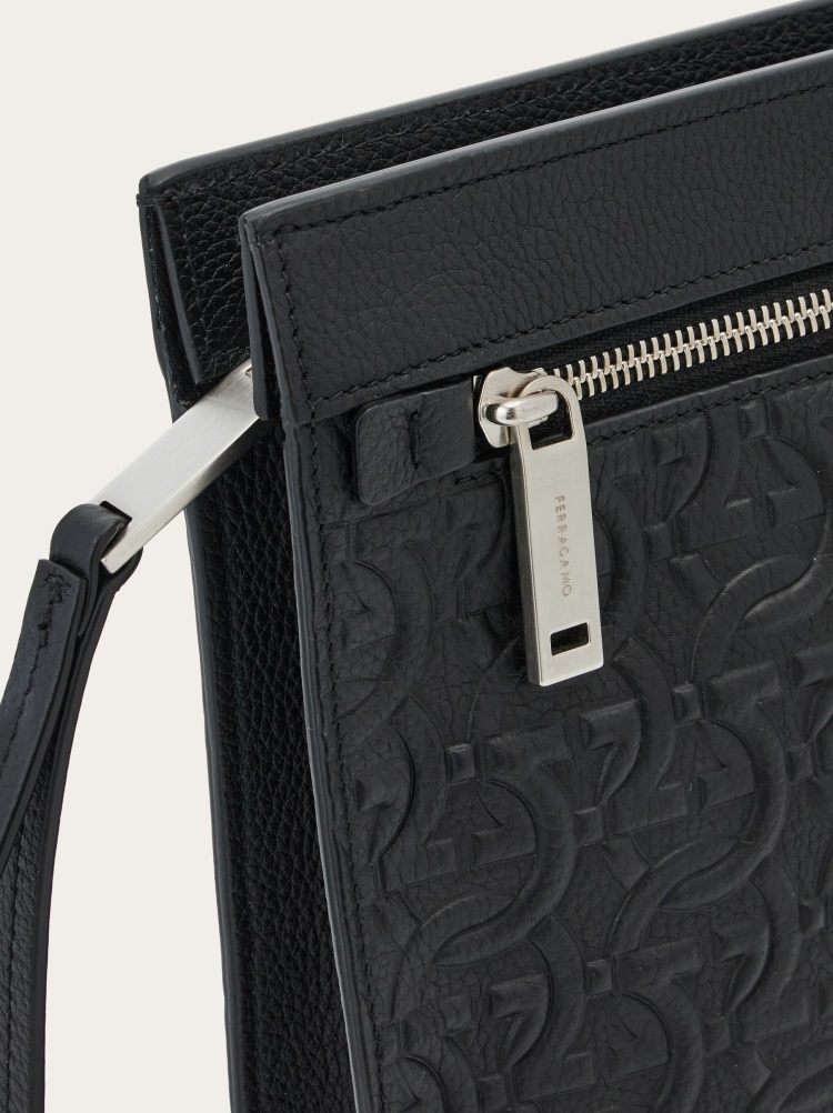 Ferragamo Salvatore Logo Embossed Clutch Bag In Black