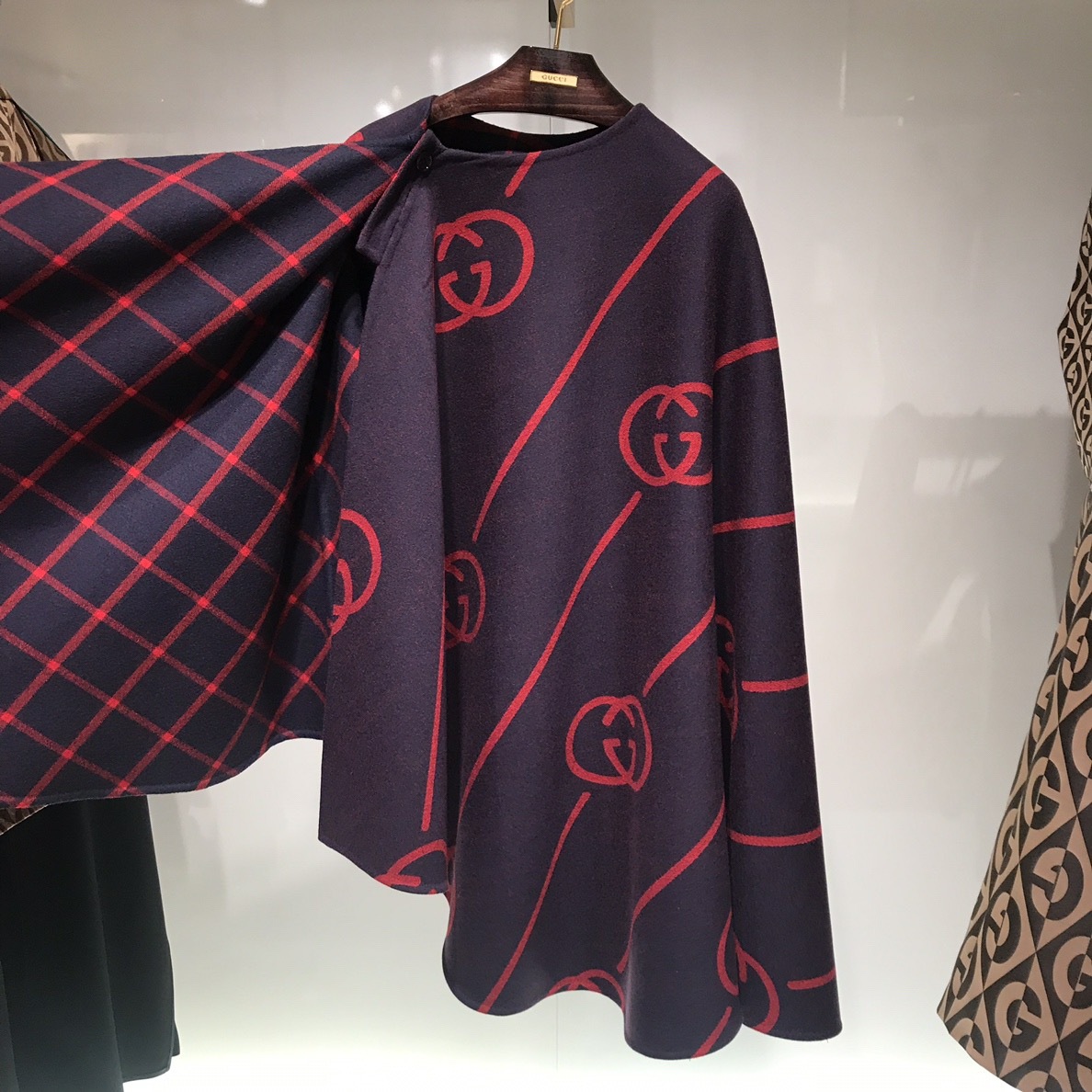 Gucci Gg Wool Cape In Black
