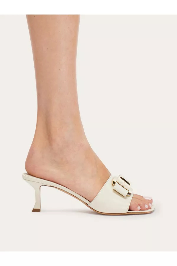 Ferragamo Mules Mid Heel Bow Detailing In Nude