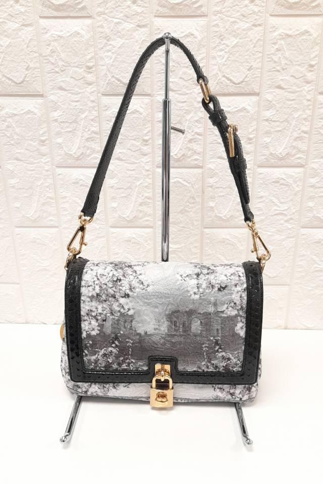 Dolce & Gabbana Flap Shoulder Bag In Black