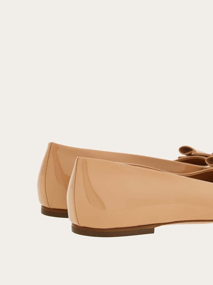 Ferragamo Vara Leather Ballet Flats In Brown