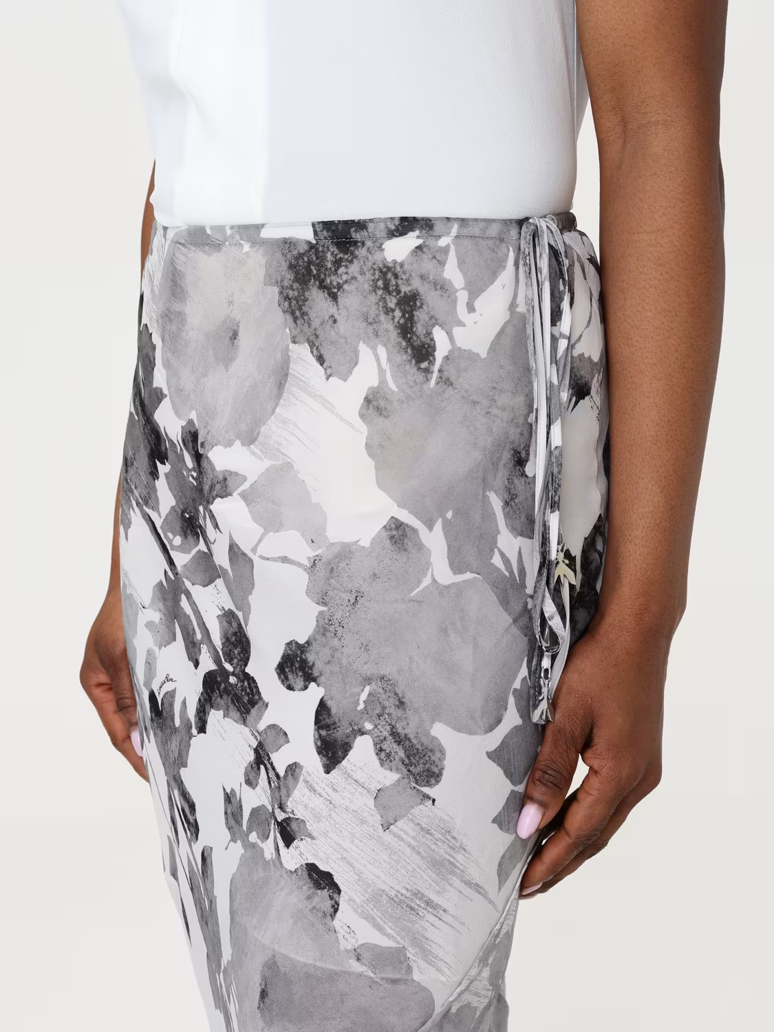 Shop Patrizia Pepe Flower-print Maxi Skirt