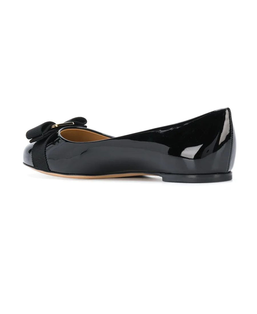 Ferragamo Varina Bow-embellished Patent-leather Ballet Flats In Black