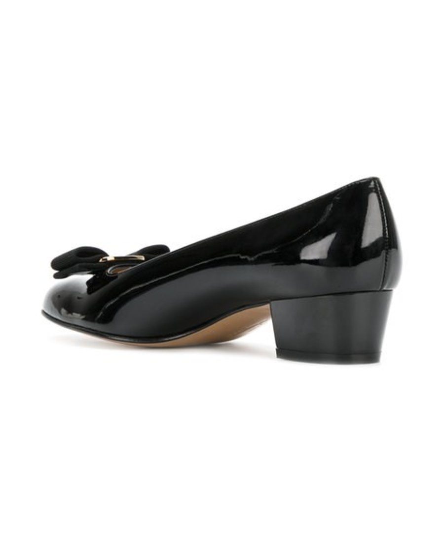 Ferragamo Vara Bow-embellished Patent-leather Pumps In Black