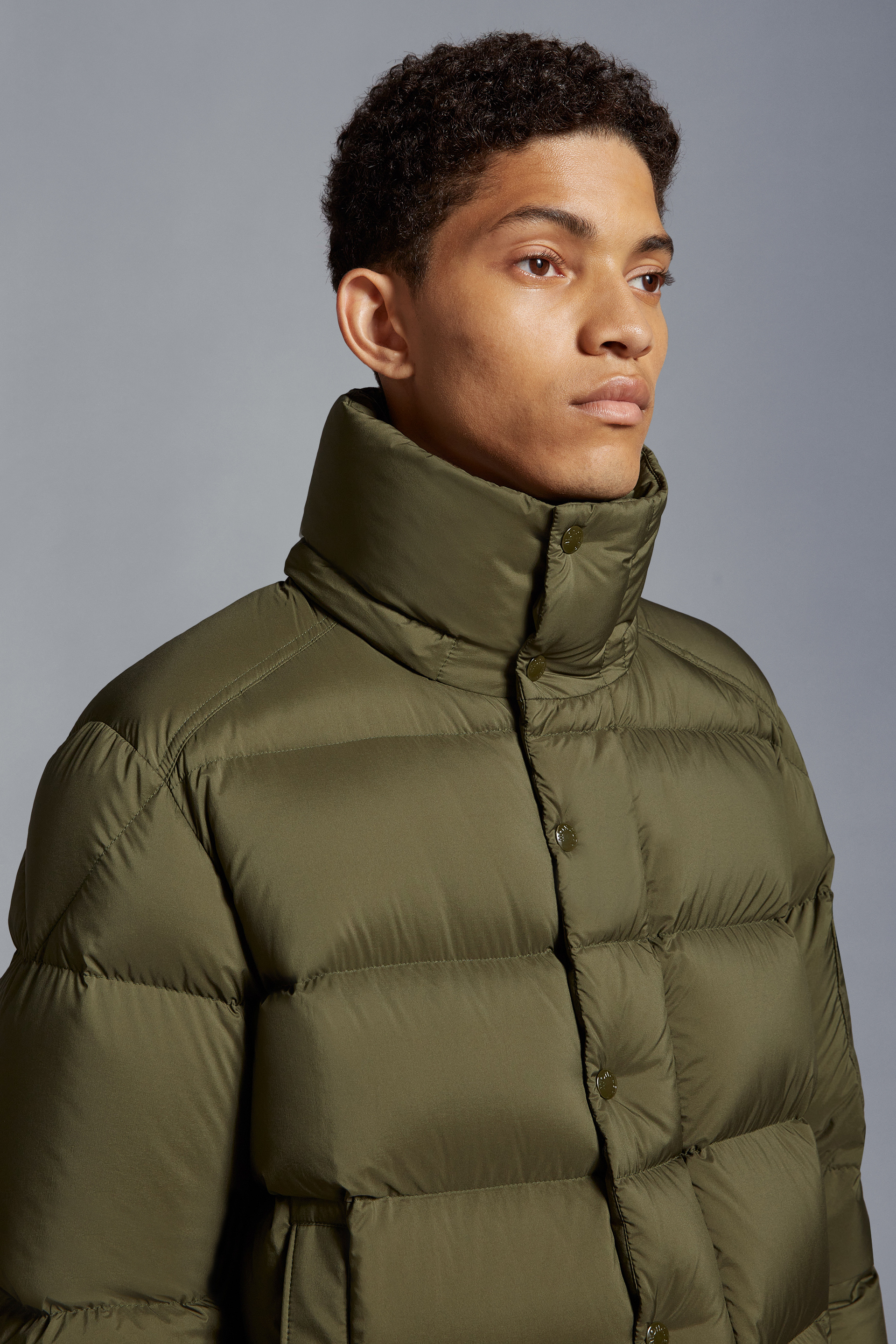 Moncler Vezere Logo Patch Puffer Jacket In Green