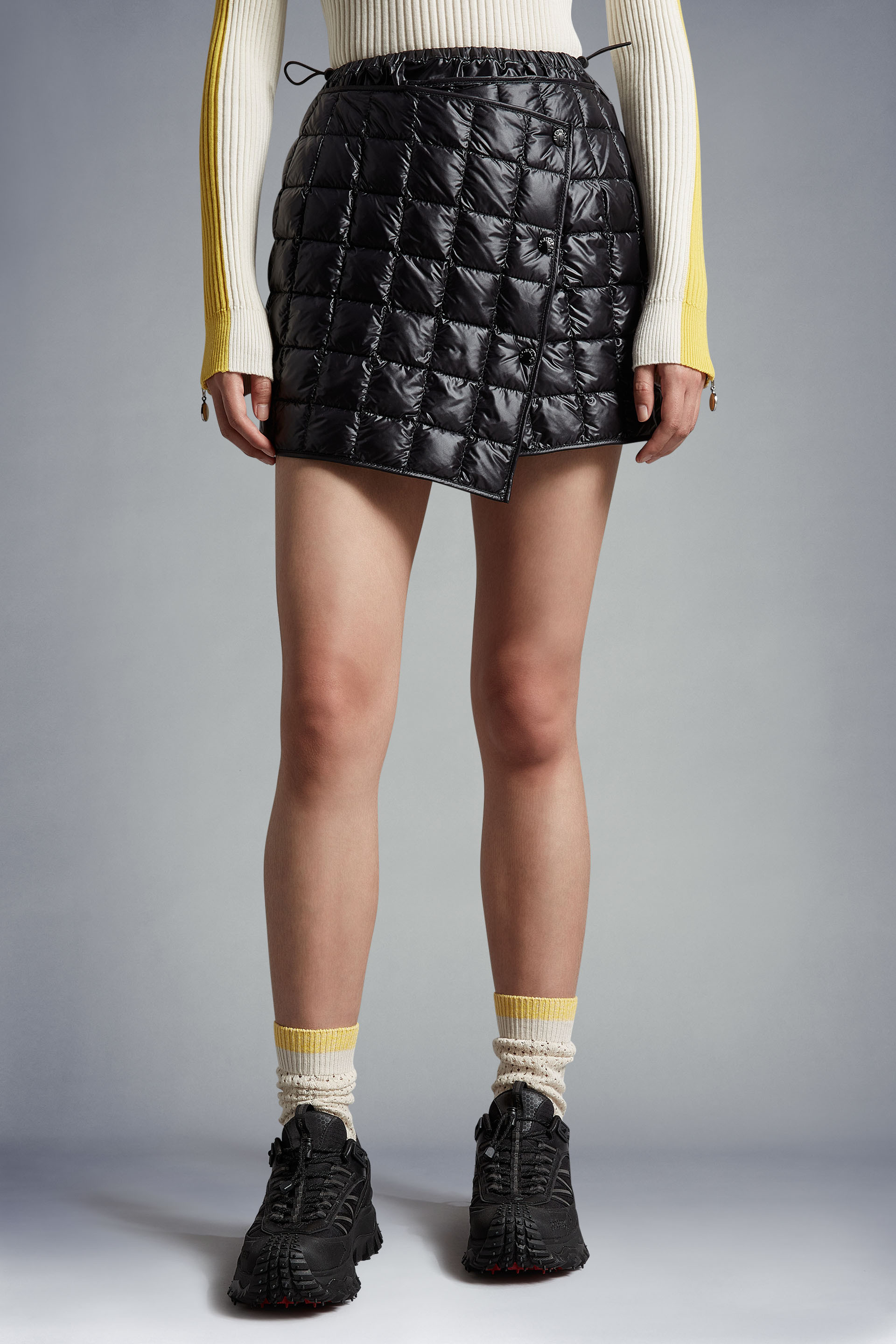 スカート MONCLER:: Skirt:M[RESALE] Moncler Quilted Asymmetric Mini Skirt In Black | ModeSens