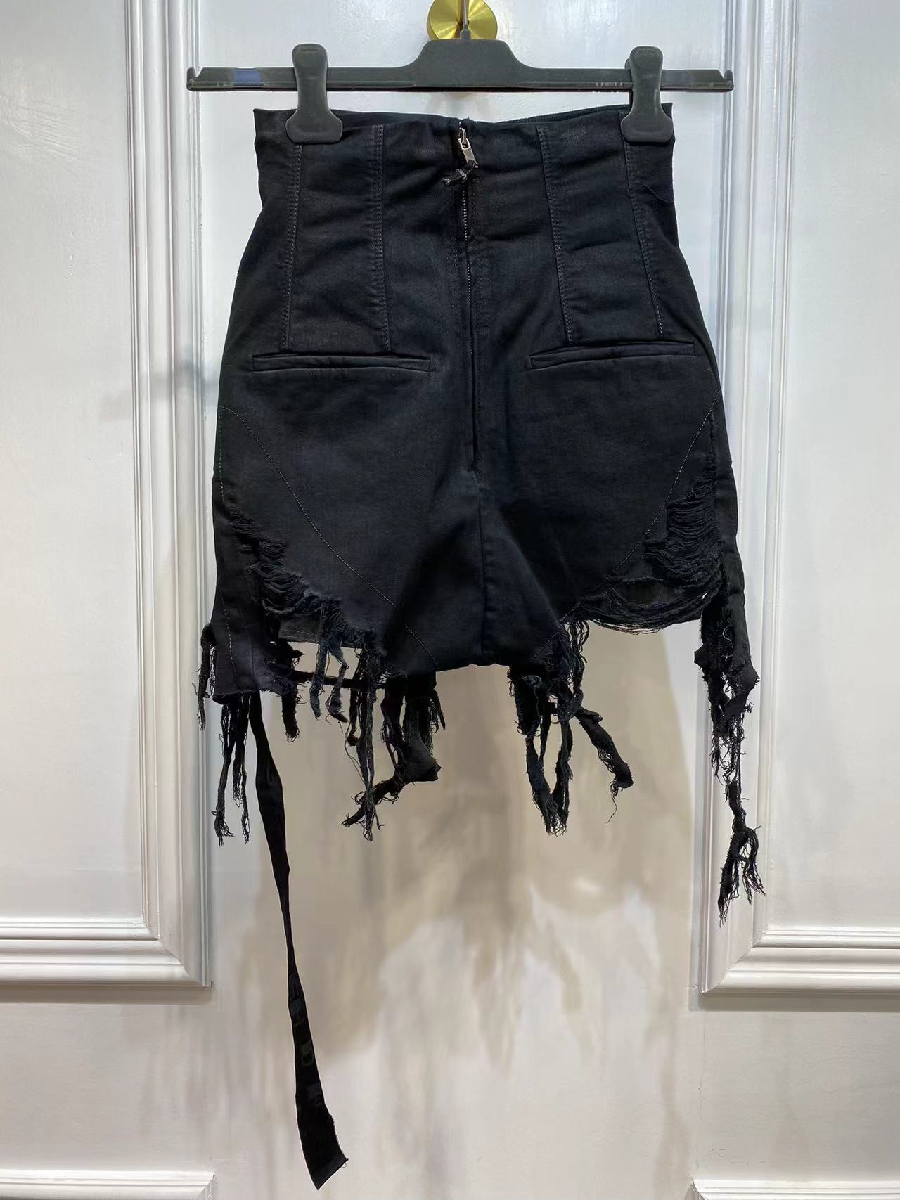 Rick Owens Drkshdw Fringed Hem Shorts In Black