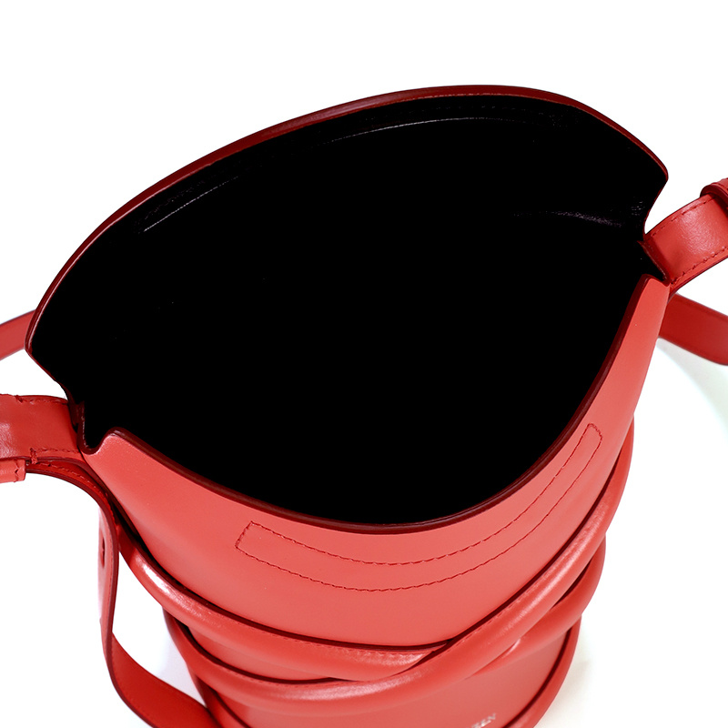 Alexander Mcqueen The Curve Bucket Shoulder Bag In Red