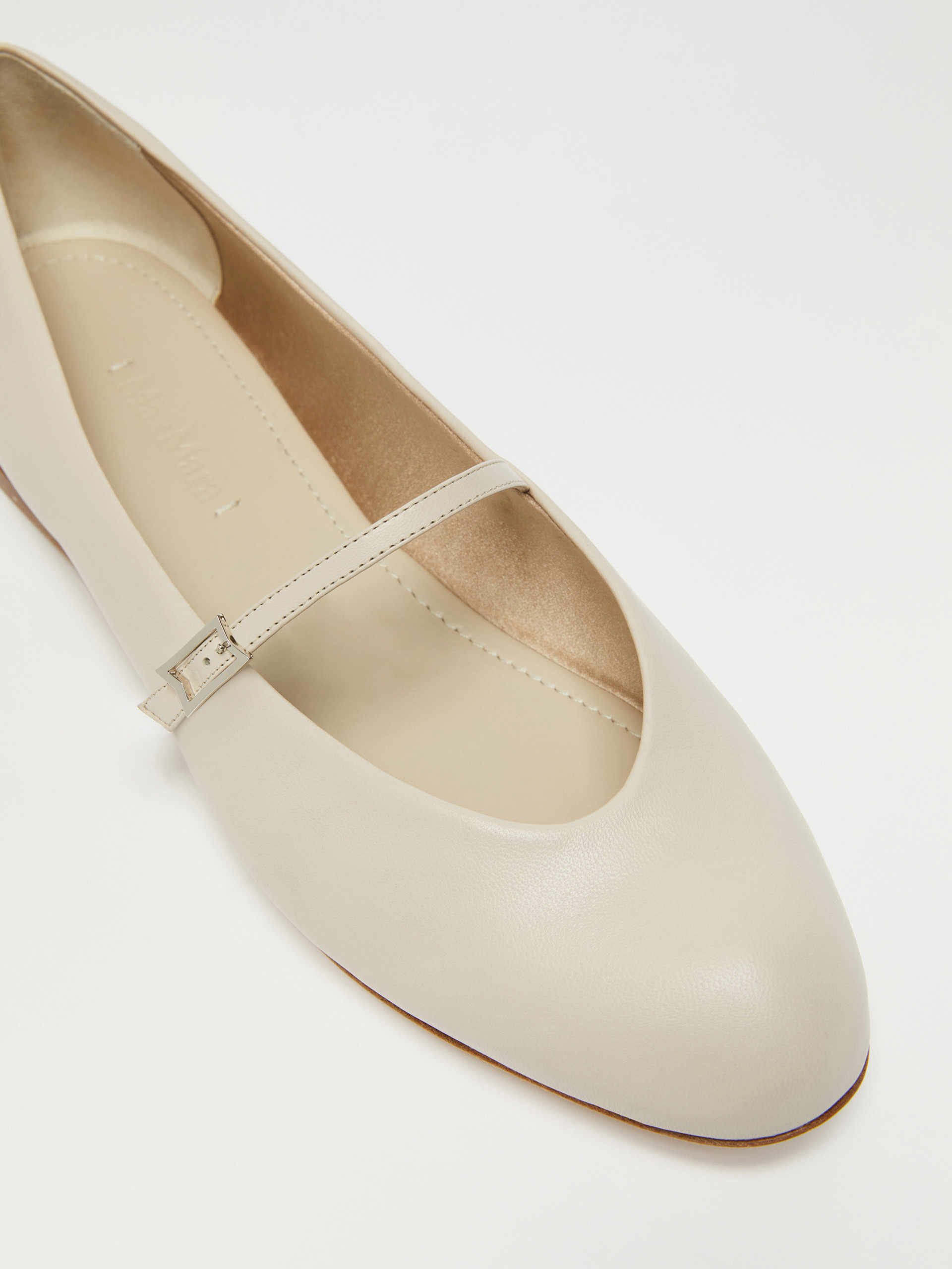 Max Mara Round Head Ballet Shoes In Nude