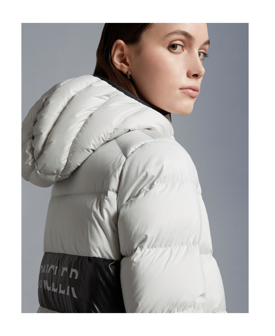 Moncler Long Sleeve Hooded Puffer Jacket In White