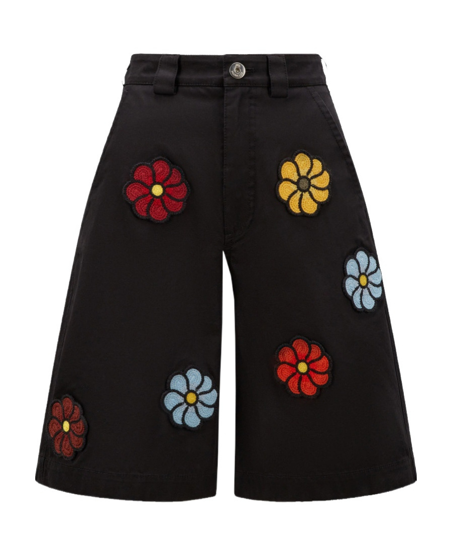 Moncler X Jw Anderson Flower Patch Shorts In Black