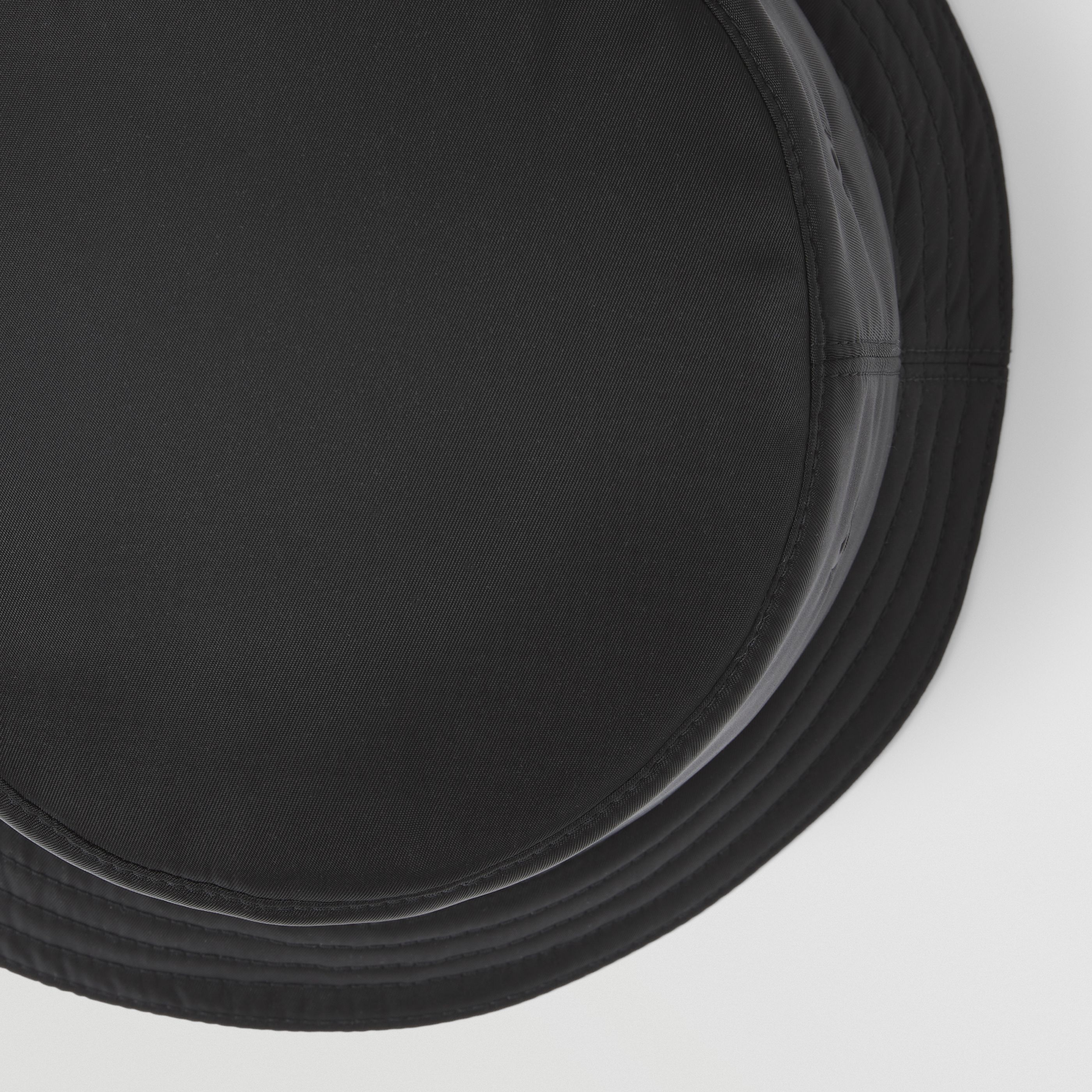Burberry Horseferry Print Bucket Hat In Black