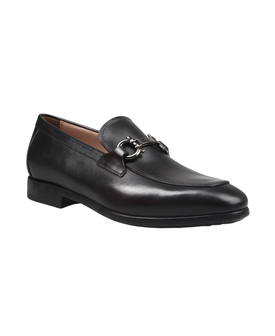 Ferragamo Loafer Wuth Hook Ornament In Black