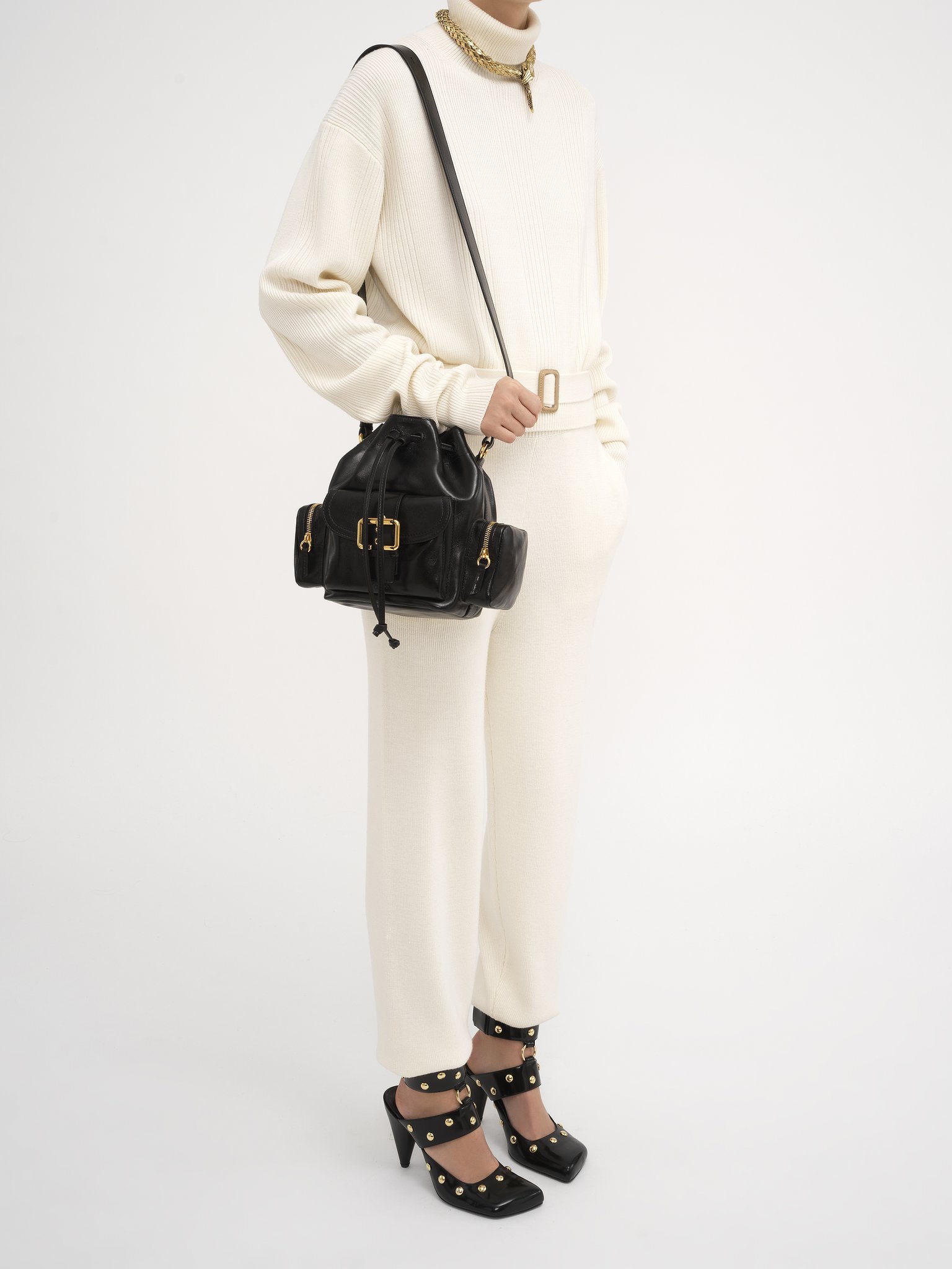 Chloé Camera Bucket Crossbody Bag In Shiny Calfskin In Black