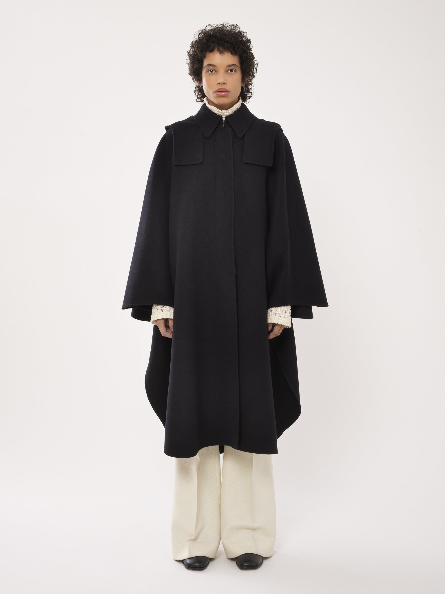 Chloé Hooded Cape Coat Black Size Xs/s 70% Wool, 30% Cashmere, Horn Bubalus Bubalis, Farmed, Coo India In Black