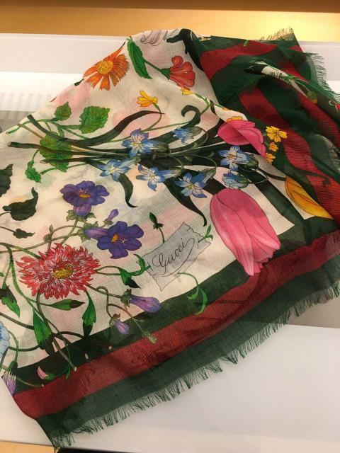Gucci Flora Web Print Shawl In Nude