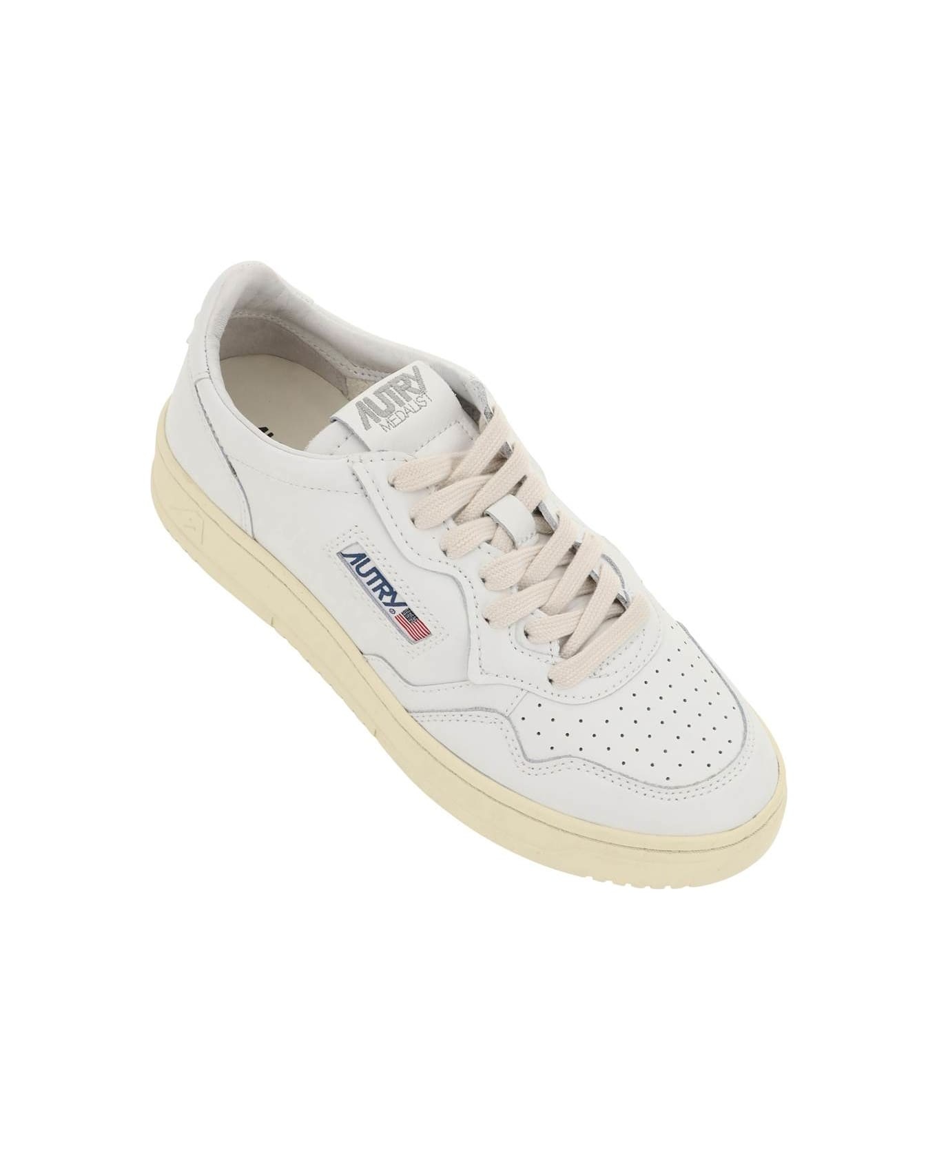 Autry Low-top Sports Shoes In White