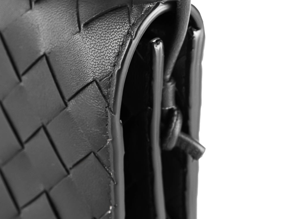 Bottega Veneta Intreciato Clamshell Shoulder Bag In Black