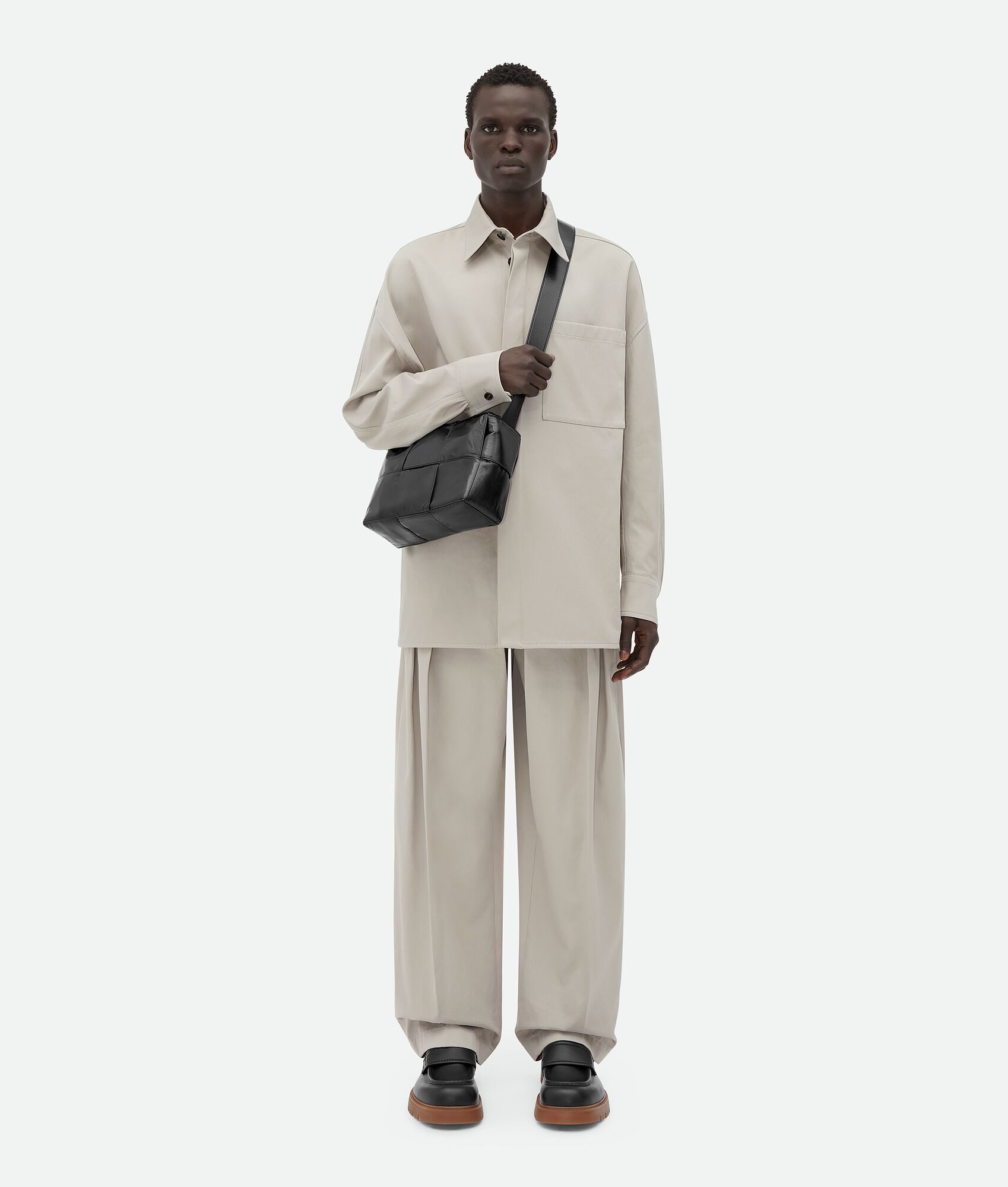 Bottega Veneta Medium Arco Shoulder Bag In Black