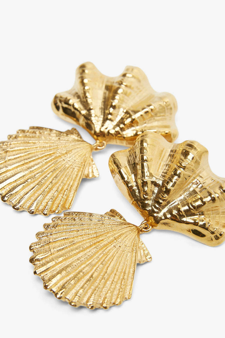 Chloé Shells Earrings In Vintage Gold In Gold