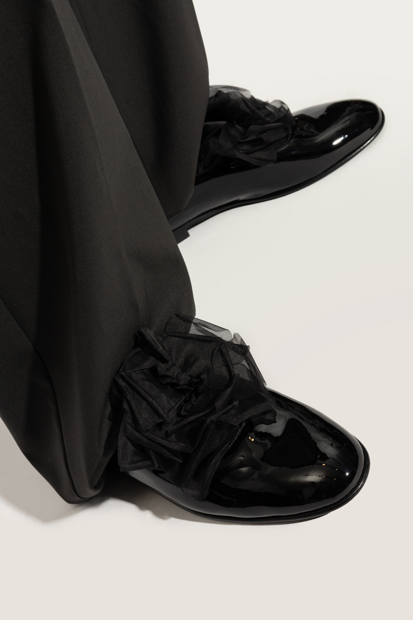 Dolce & Gabbana Floral Appliqué Leather Slippers In Black