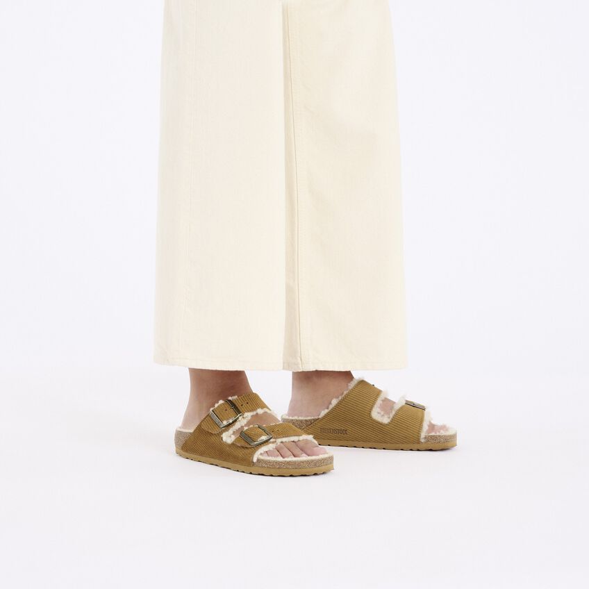 Birkenstock Round Head Slippers In Brown