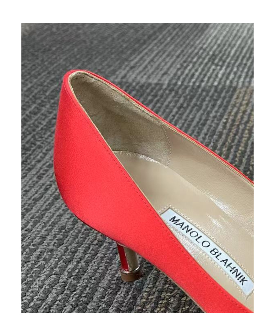 MANOLO BLAHNIK LOGO HIGH HEELS