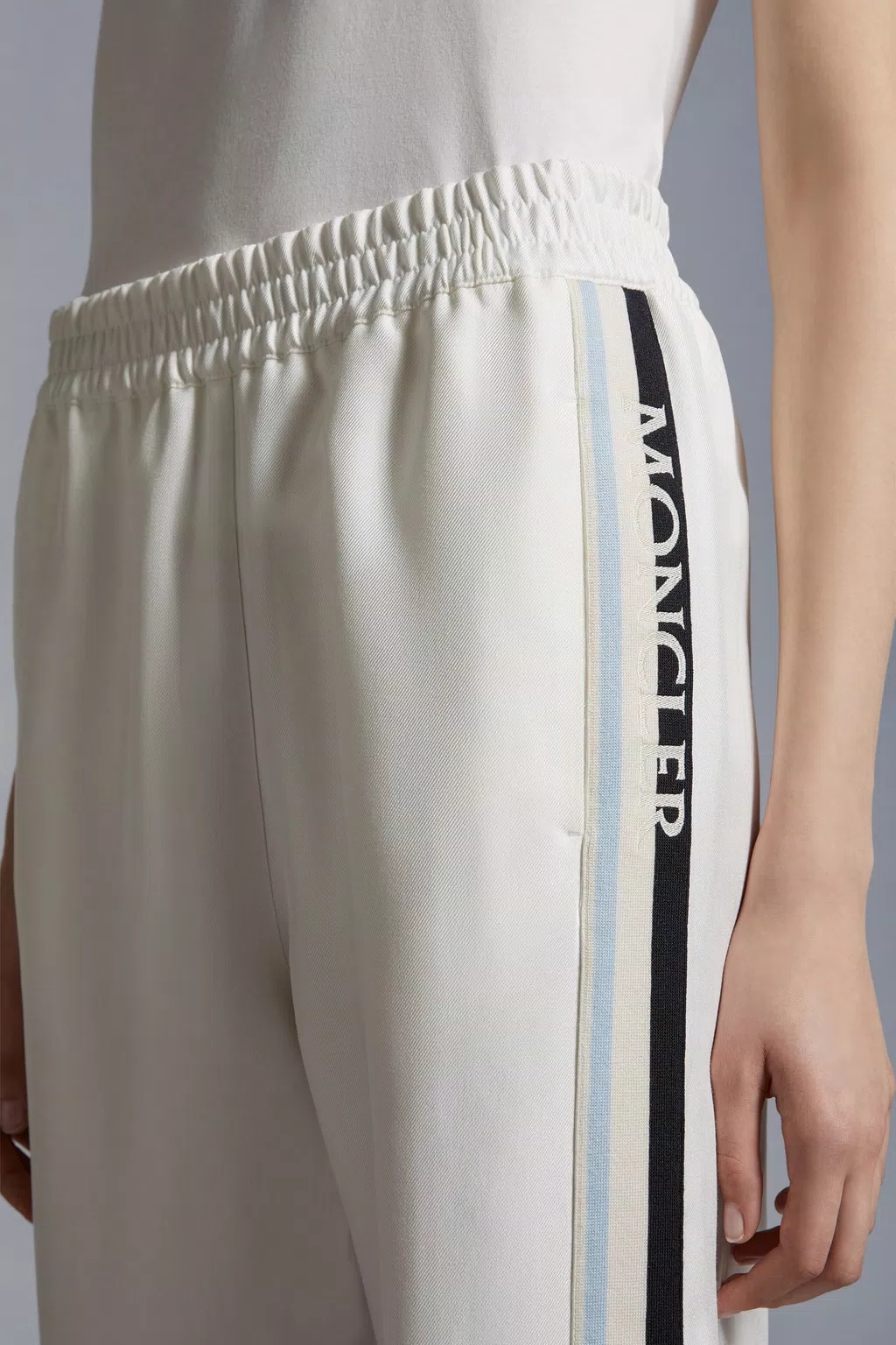 Moncler Jeans In White