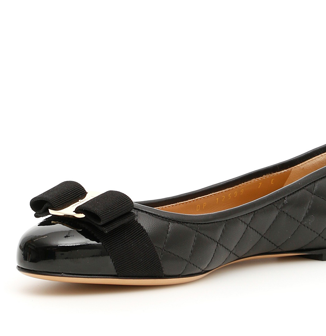 Shop Ferragamo Varina Ballet Flats In Black