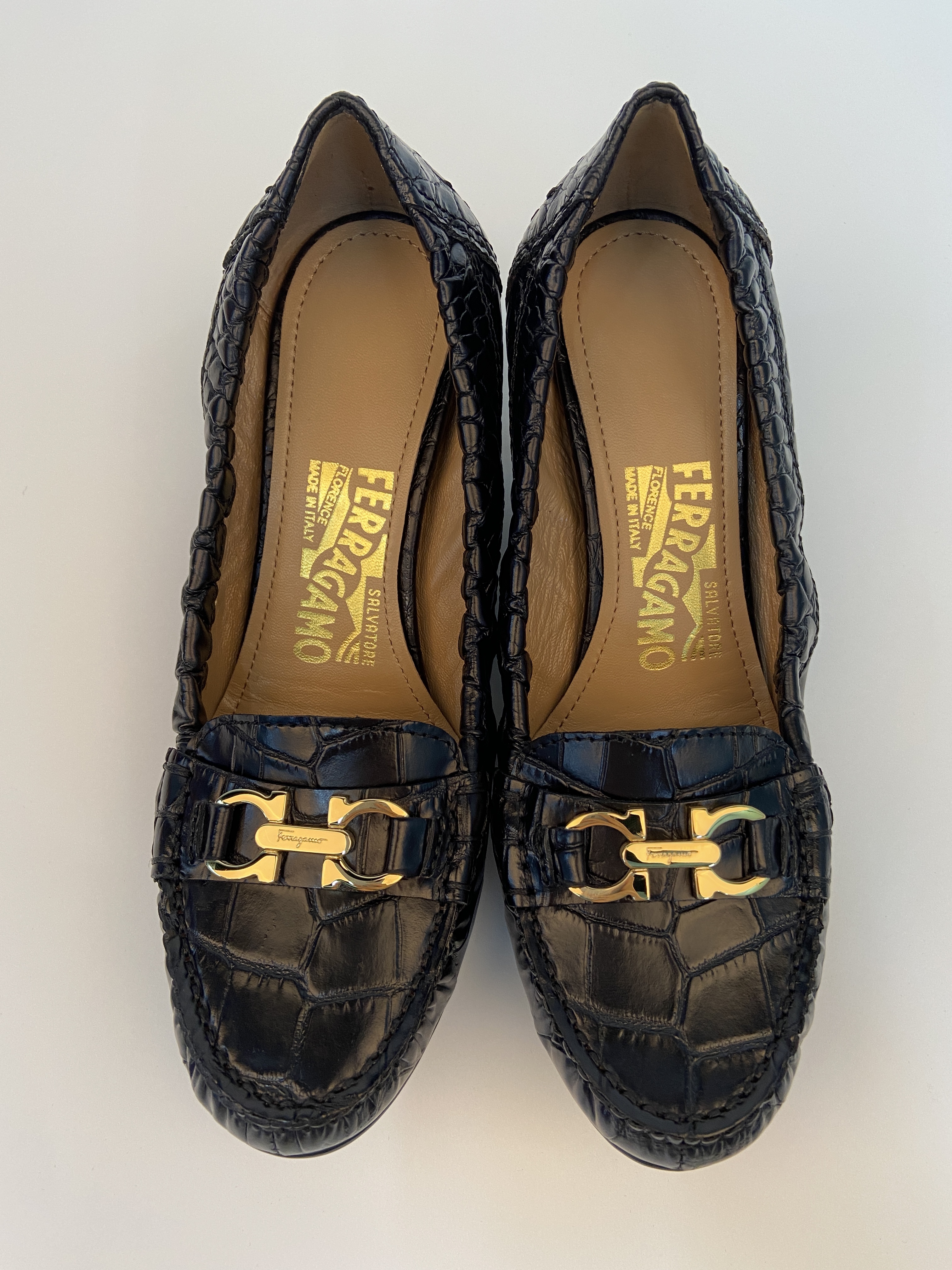 Ferragamo Logo High Heels In Black
