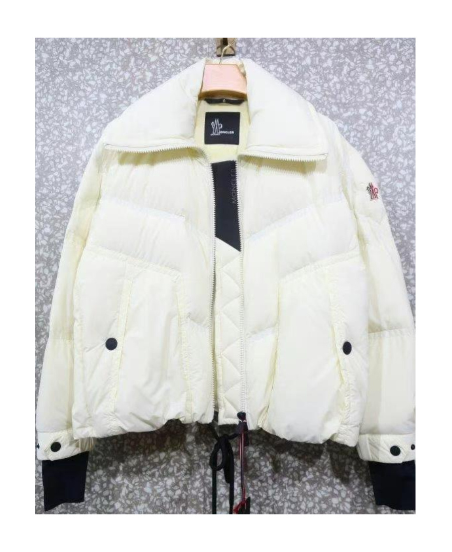 Moncler Cluses Zip-up Puffer Jacket In Nude